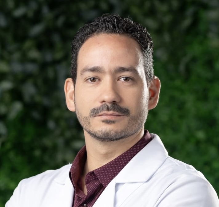 Dr. Tiago Avelino